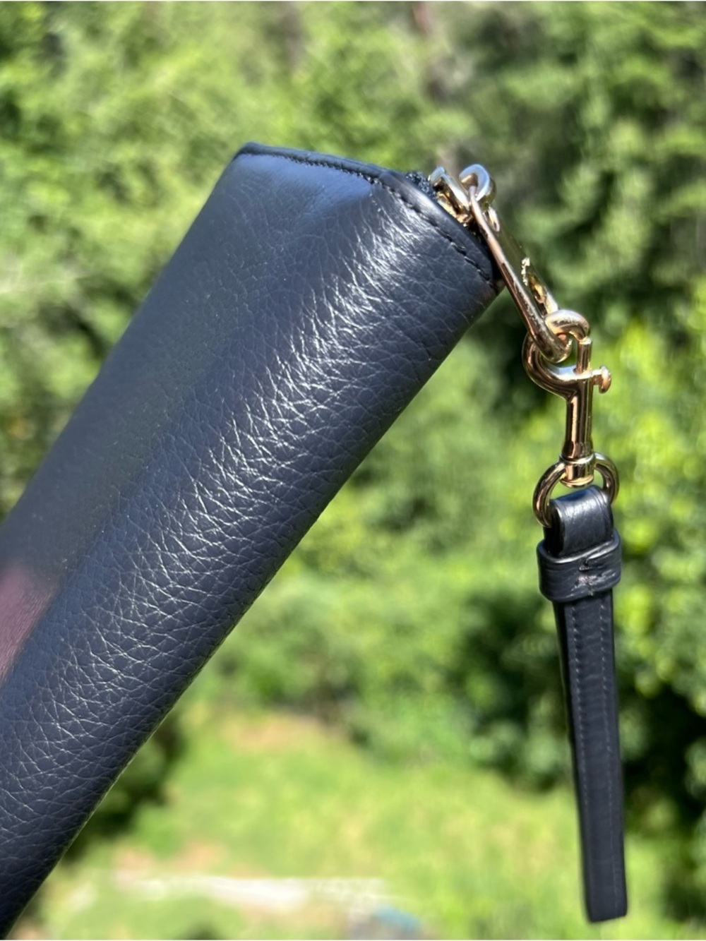 COACH Navy Pebble Leather Wristlet Wallet w Gold Hardware & Wriststrap AUTHENTIC - Picture 8 of 14